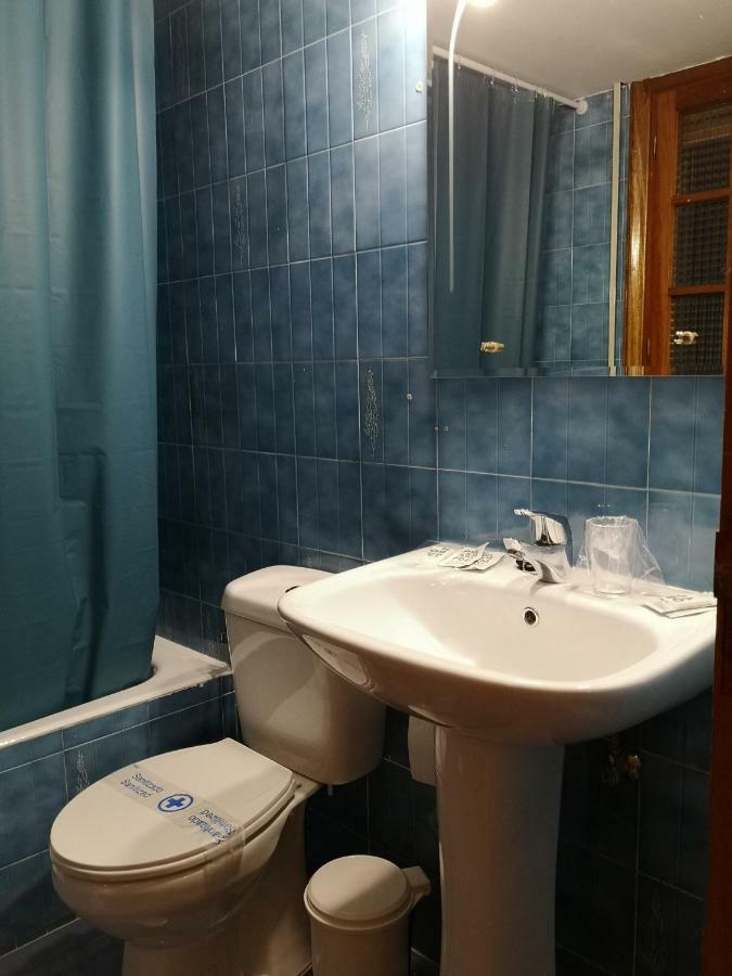 Hostal Becerril Becerril de la Sierra Buitenkant foto